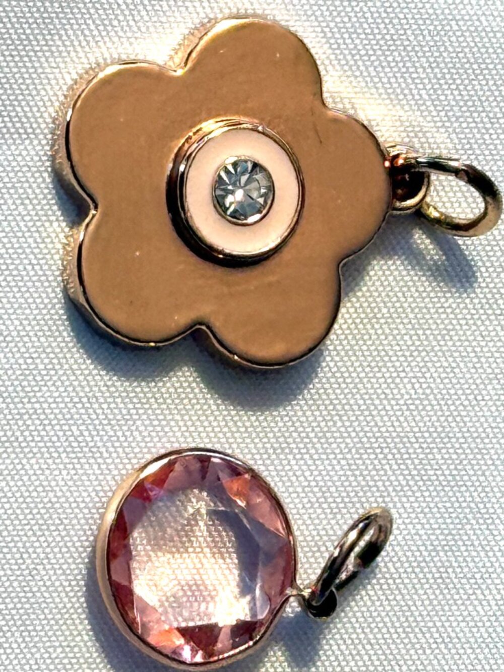 LOT OF 2 JUICY COUTURE PINK CRYSTAL FLOWER ROSE GOLD TONE CHARMS PENDANTS